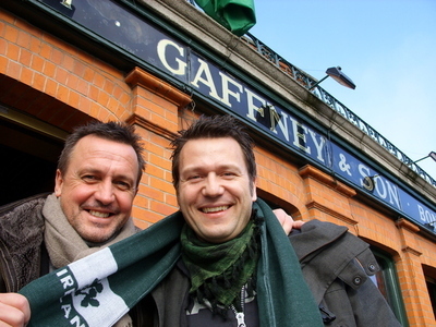 Patrick Walker och jag på väg mot Croke Park i Dublin för att se på rugby.